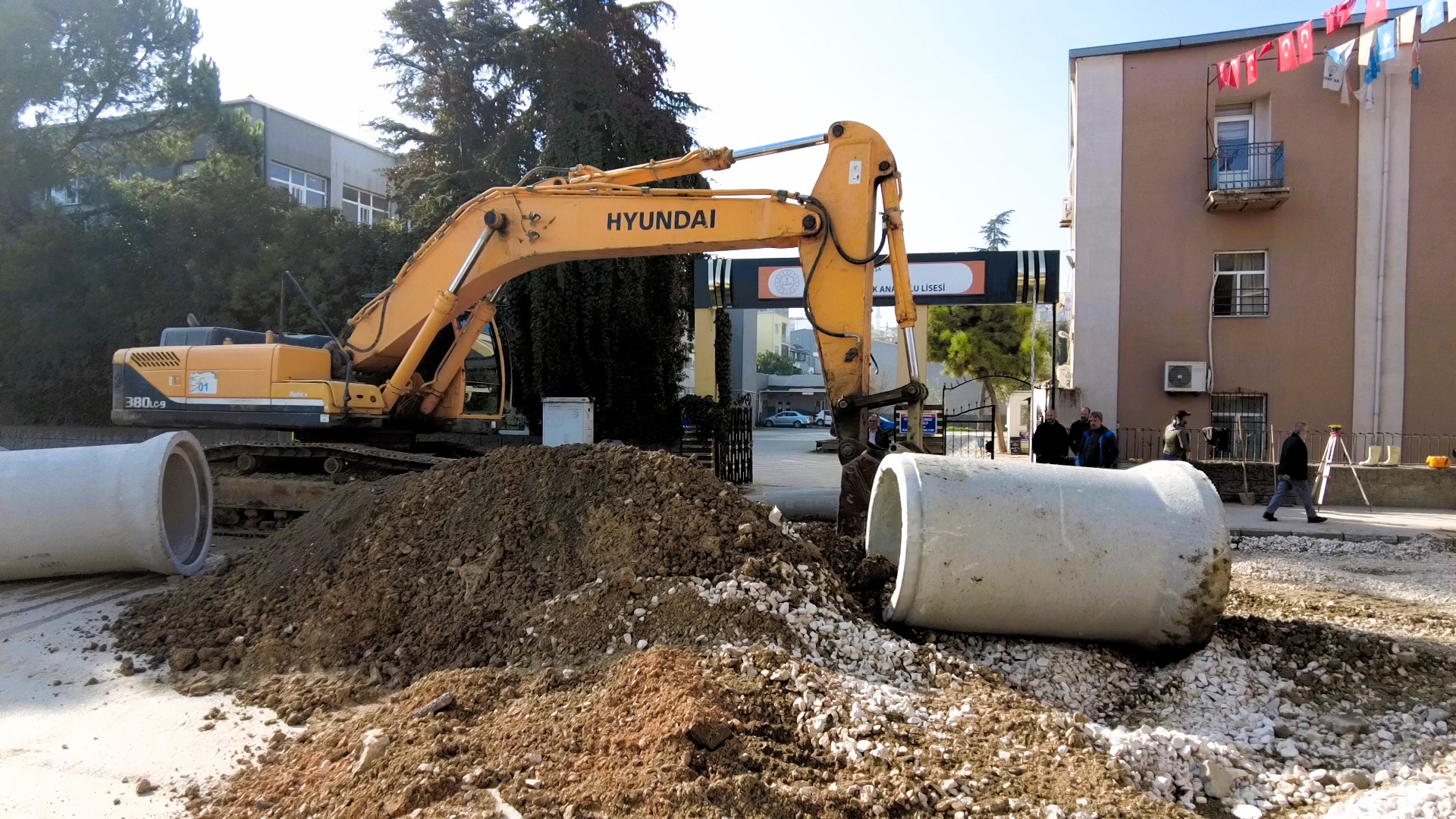 BURSA CADDESİ ALTYAPI 2. ETAP ÇALIŞMALARI BAŞLADI