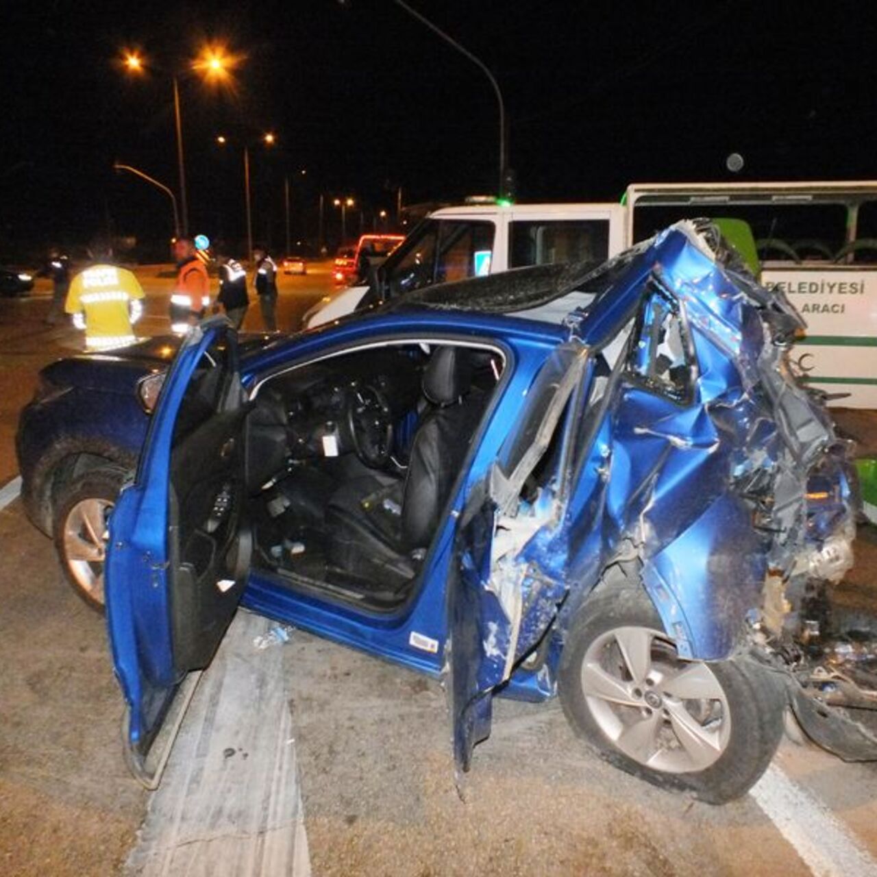 Bandırma’da TIR, otomobile çarptı: 1 ölü, 3 yaralı