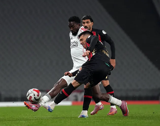 Beşiktaş, Fatih Karagümrük’ü 2 golle geçti!
