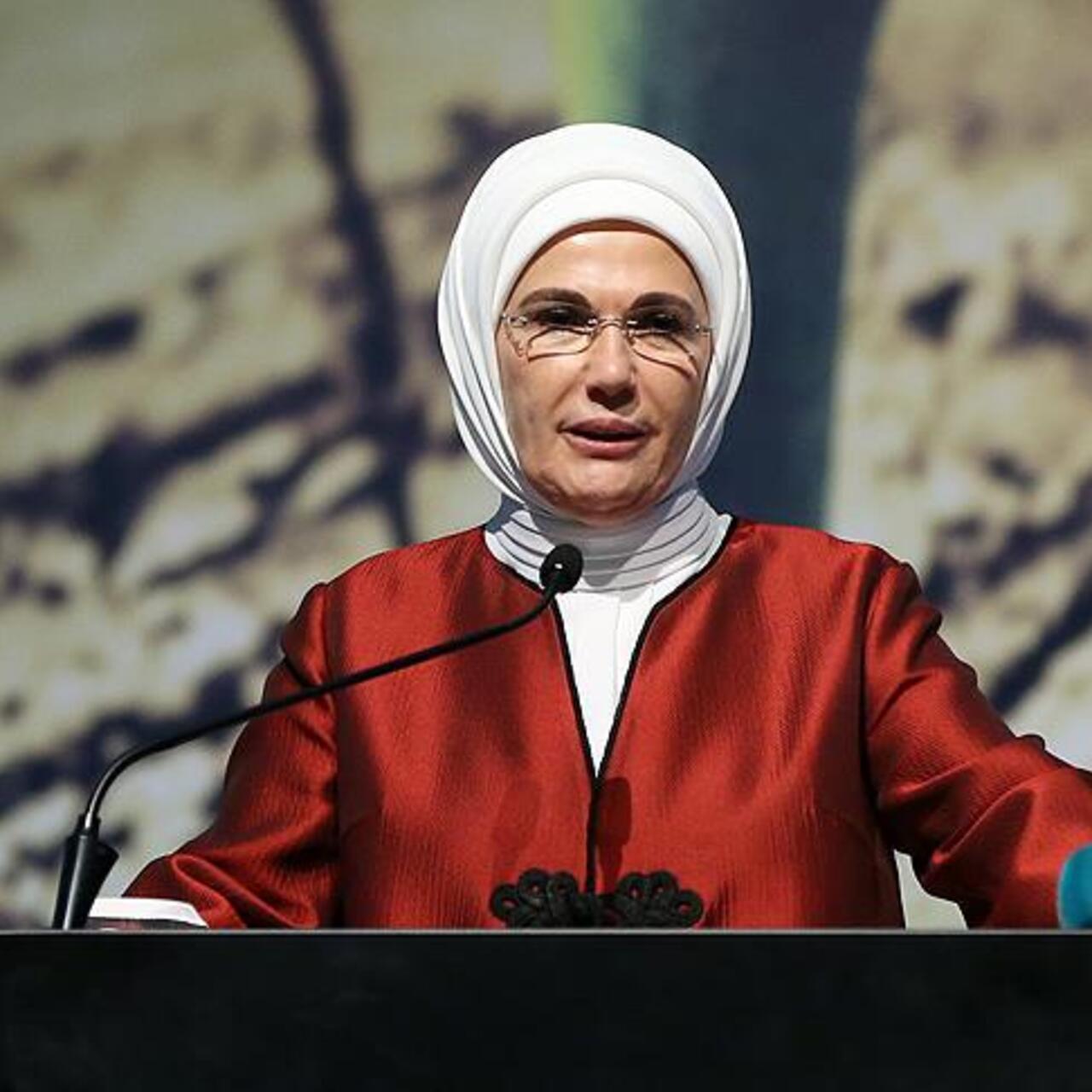 ‘Bir damla su, bir lokma ekmek’