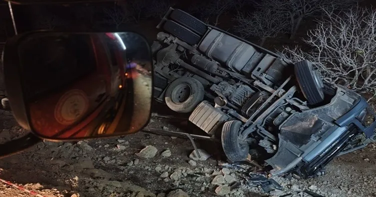 Bozova’da gübre yüklü TIR devrildi, 65 yaşındaki sürücü hayatını kaybetti