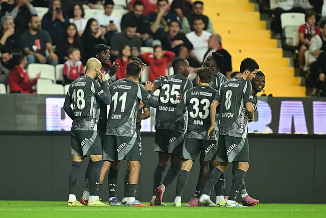 CANLI | Beşiktaş, Karagümrük deplasmanında! İşte Sergen Yalçın’ın ilk 11 tercihi…