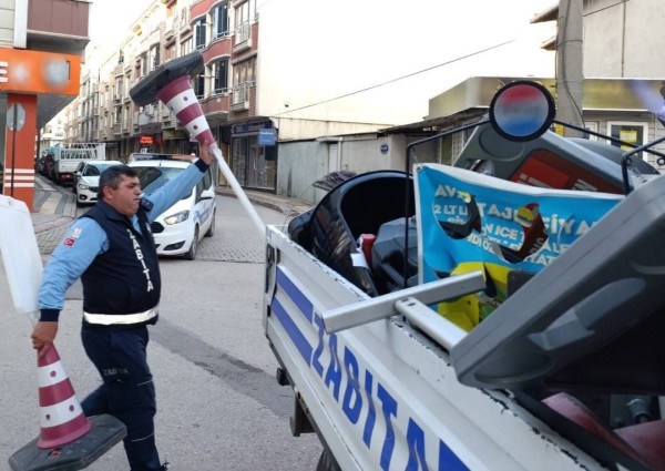 KARACABEY BELEDİYESİ’NDEN KALDIRIM İŞGALLERİNE SIKI DENETİM