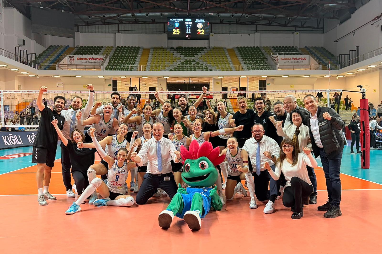 Nilüfer Belediyespor Eker, Eczacıbaşı Dynavit’i 3-1 mağlup etti