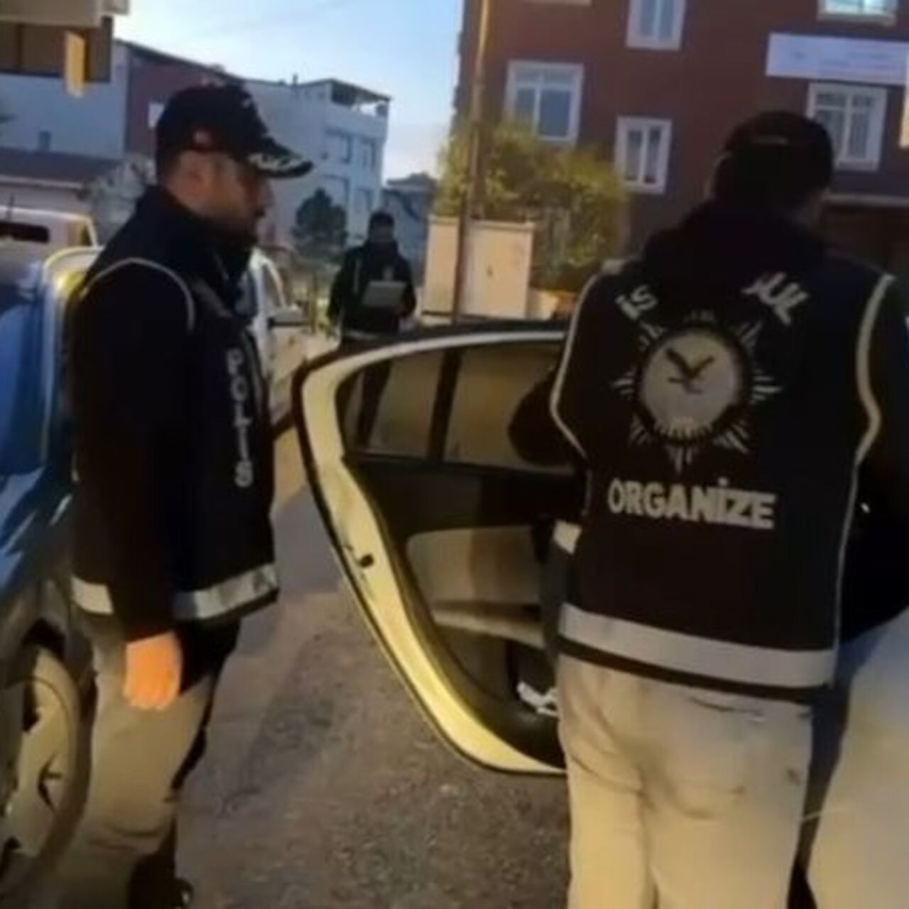 Sultanbeyli’de suç örgütüne operasyon: 20 gözaltı