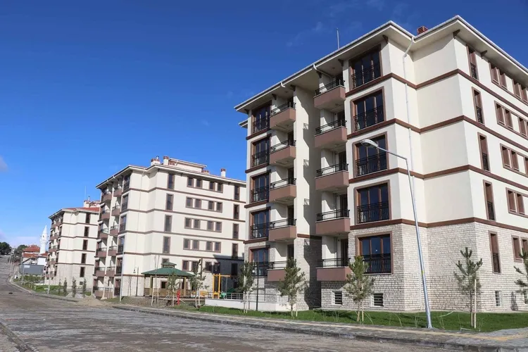 TOKİ’ye aynı evden iki kişi başvurabilir mi? Üzerine ev, arsa, hisseli tapu olan TOKİ’ye başvuru yapamaz mı?