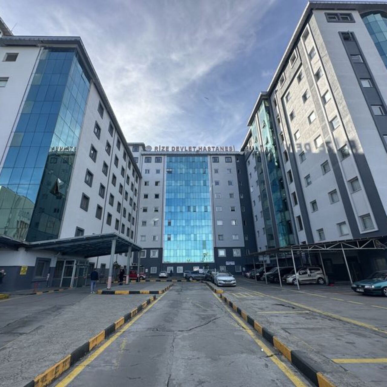 Tatlı yiyen 40 öğrenci hastanelik oldu