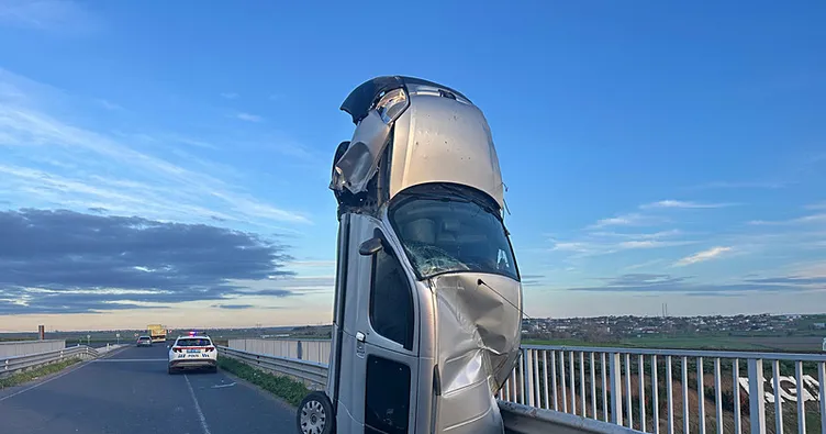 Tekirdağ’da akılalmaz kaza: Bariyere çarpan araç dik durdu