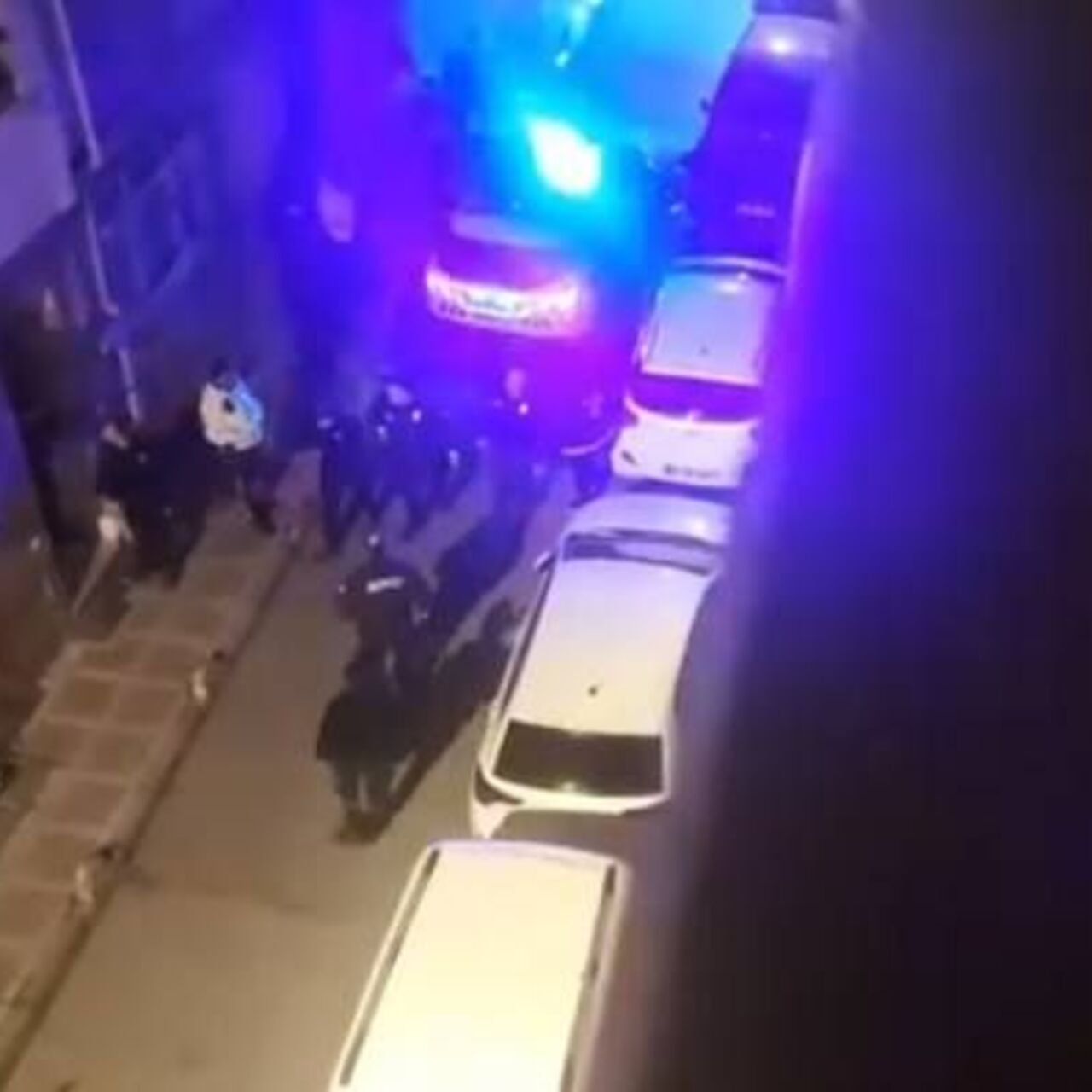 Tüfekle etrafı taradı: 1’i polis 4 yaralı