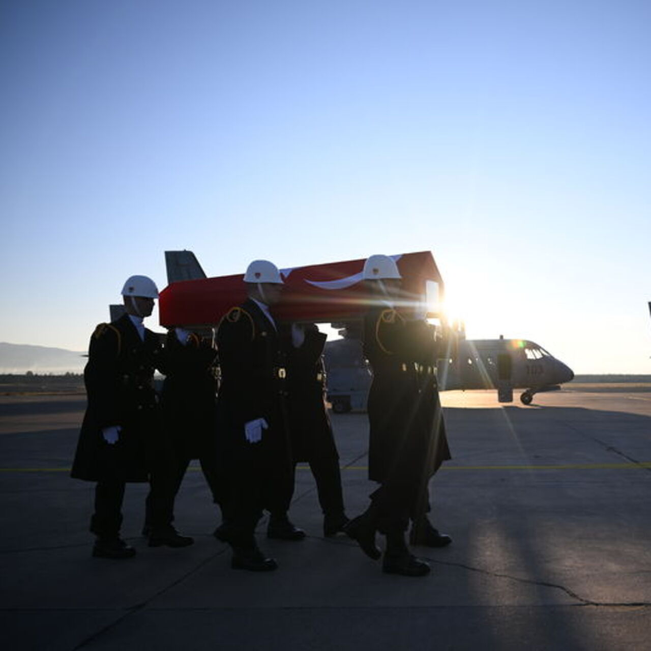 Türkiye şehitlerine ağlıyor… Kahramanlara veda…