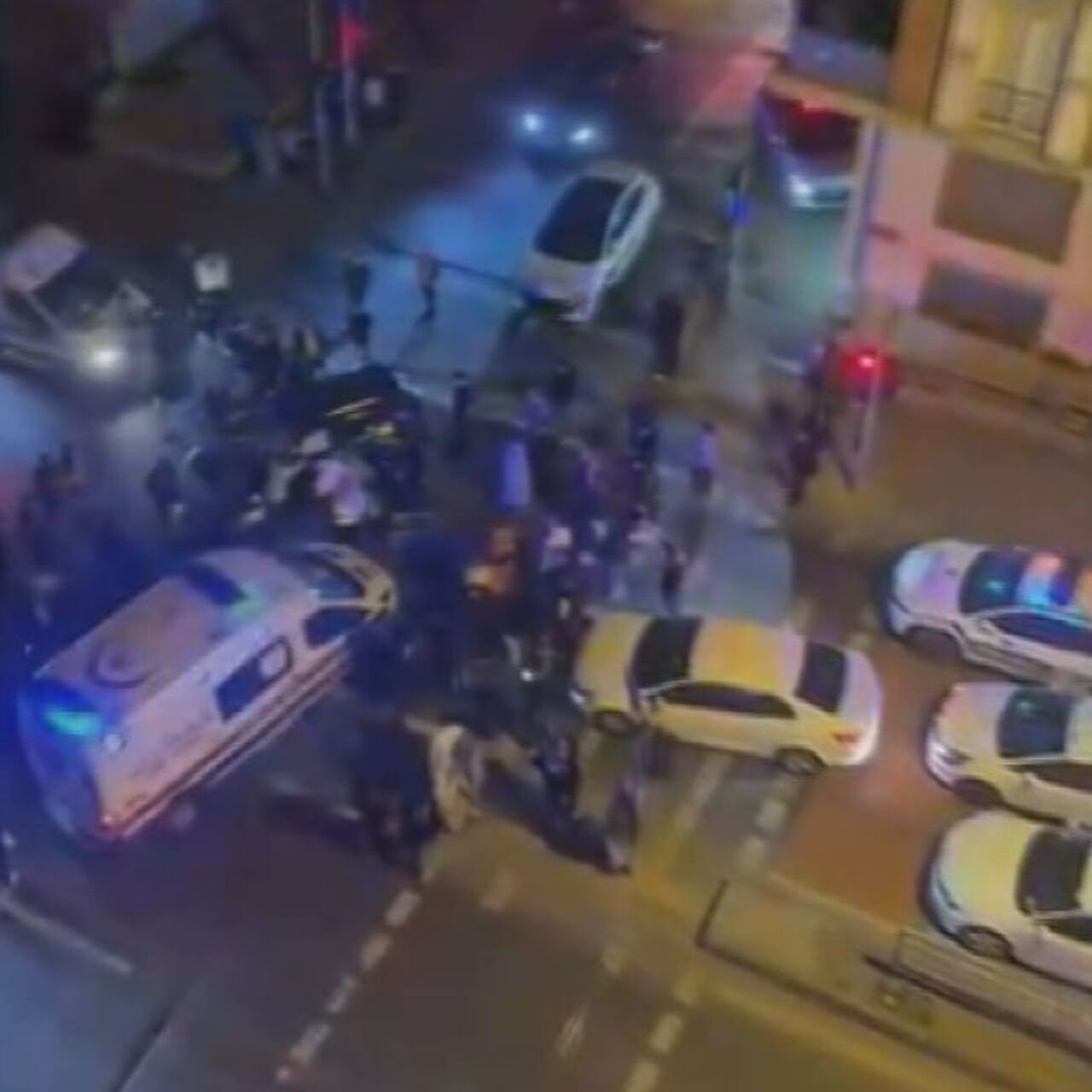 Yolcu otobüsü ile otomobil çarpıştı: 3 yaralı