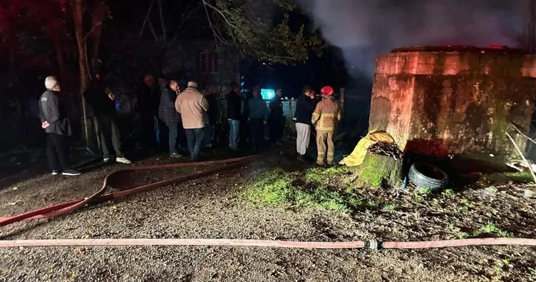 Bartın’da garaja yıldırım düştü: 2 araç yandı