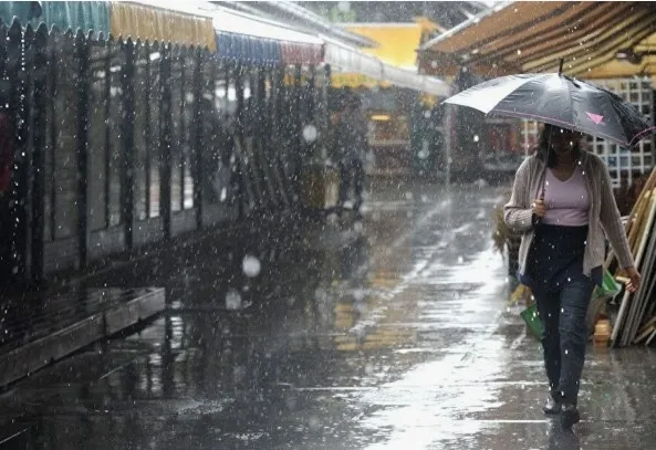 son-dakika-meteoroloji-uyardi-kuvvetli-saganak-yagis-kapida-o-tarihlerde-semsiyesiz-disari-cikmayin-1764742255804.jpg (593×407)