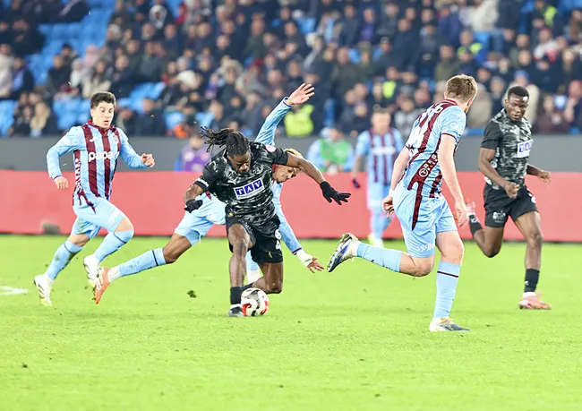 son-dakika-haberi-trabzonspor-kupaya-maglubiyetle-basladi-alanyaspor-guven-yalcin-ile-kazandi-1766000585369.jpeg