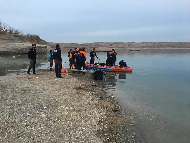 Adıyaman’da tekne alabora oldu: 4 yaralı, 1 kayıp!