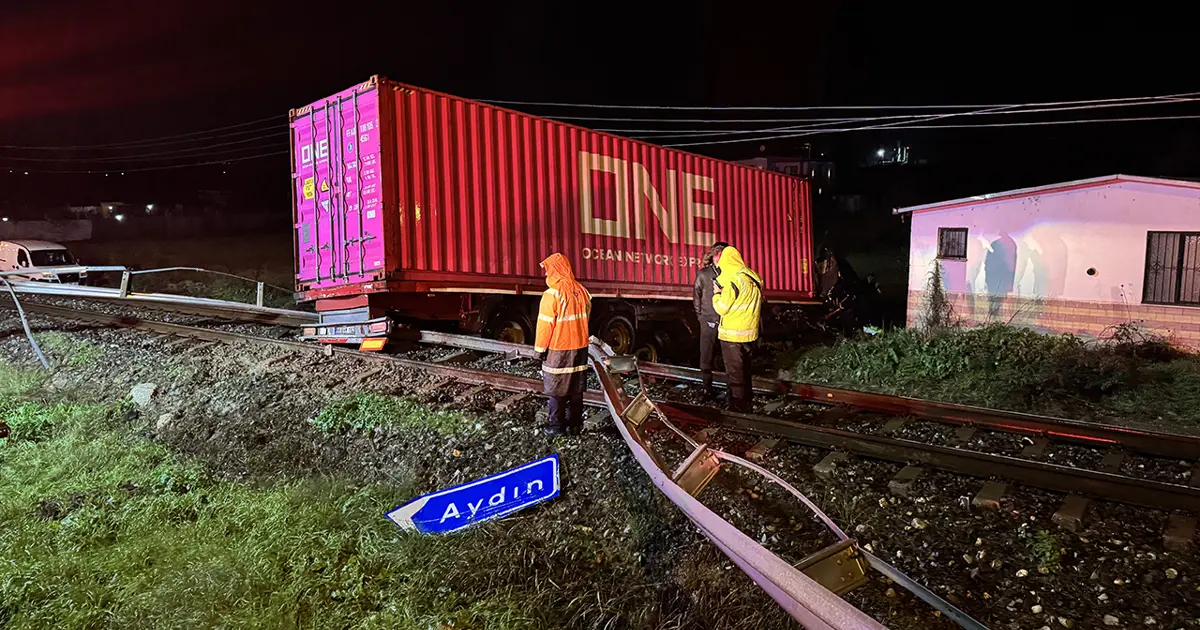 Aydın’da tren yoluna giren TIR’ın sürücüsü öldü