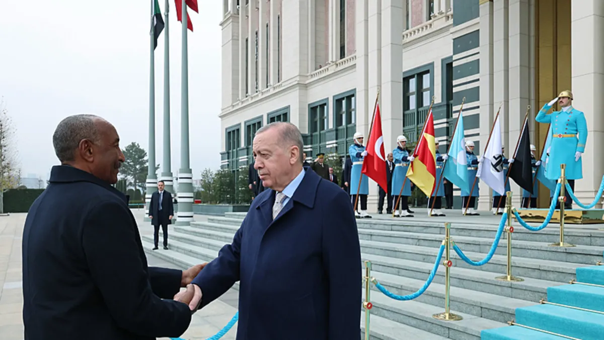 Başkan Erdoğan Sudan Egemenlik Konseyi Başkanı el Burhan’ı resmi törenle karşıladı