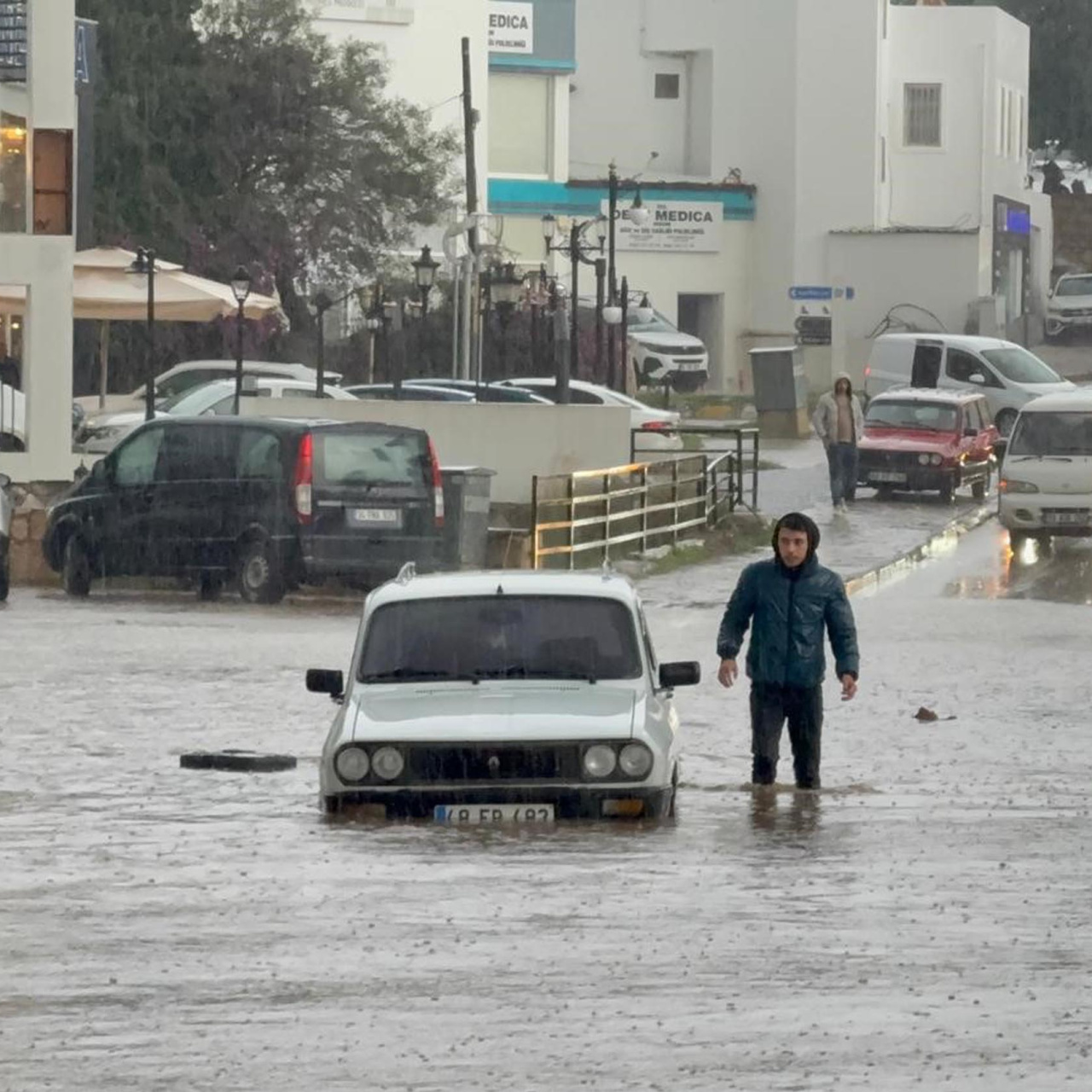 Bodrum’da sağanak esareti! Bir anda yağdı!