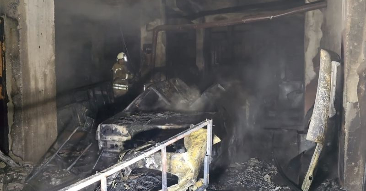 Boya kaporta dükkanı yandı; 4 araç küle döndü