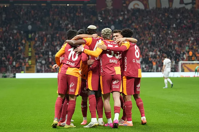 CANLI | Galatasaray, Antalyaspor deplasmanında! Okan Buruk’un ilk 11 tercihi belli oldu…