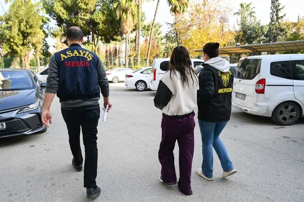 Çok sayıda ziynet eşyası ile birlikte yakalanan şüpheliler tutuklandı