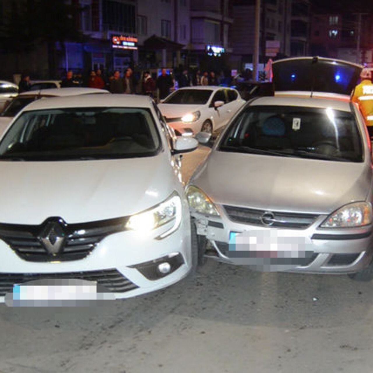 ‘Dur’ ihtarına uymadı… Olmayacak kişiye çarptı!