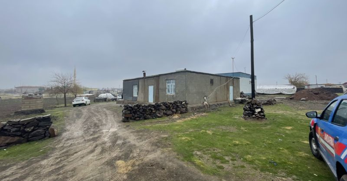 Eşine de oğluna da acımadı! Katliam evi!