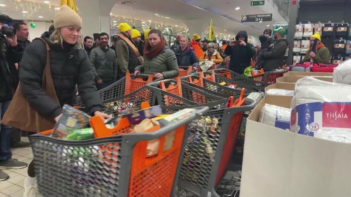 Fransa’da çiftçilerin isyanı büyüyor: “Yerli ürünlerimiz yok sayılıyor”