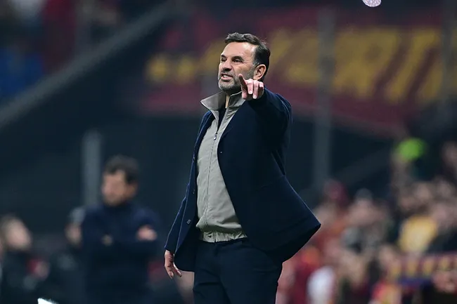 Galatasaray’da Okan Buruk’tan flaş transfer açıklaması!