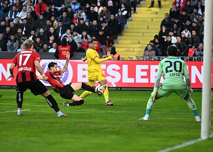 goztepe-gaziantep-fk-deplasmaninda-kazandi-1765718988065.jpeg