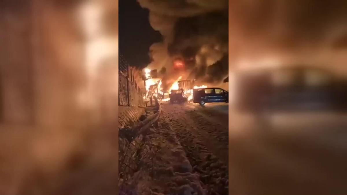 Japonya’da buzlanan yolda can pazarı: 50 araç birbirine girdi