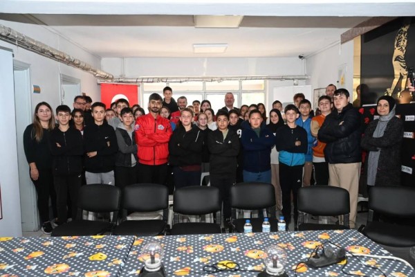 KARACABEY’DE DENE-YAP TEKNOLOJİ ATÖLYESİ ÖĞRENCİLERLE BULUŞTU