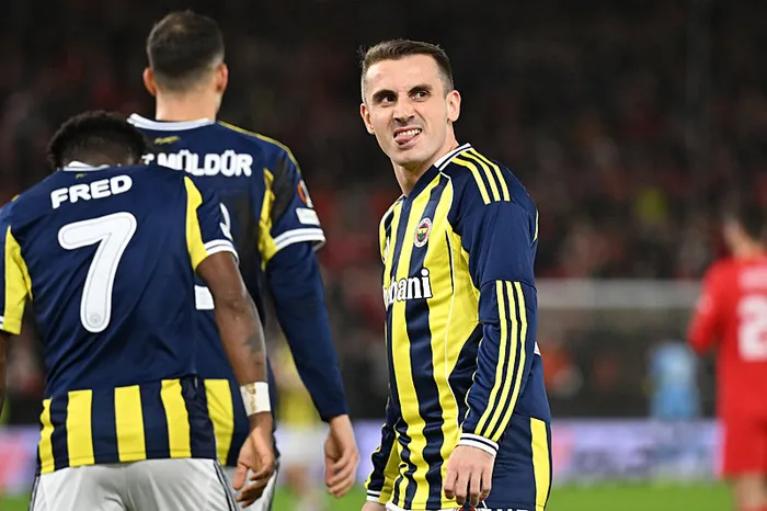 kerem-akturkoglundan-tarihi-performans-1765486506479.jpeg