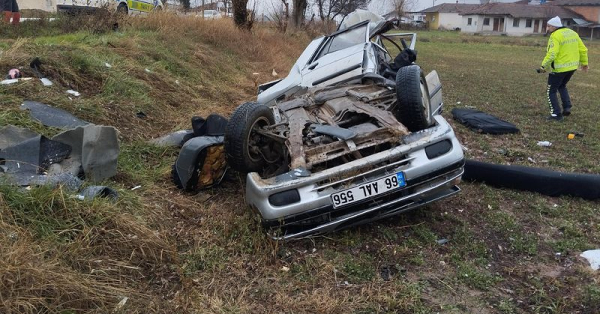 Korkunç kaza…Otomobil ikiye ayrıldı!