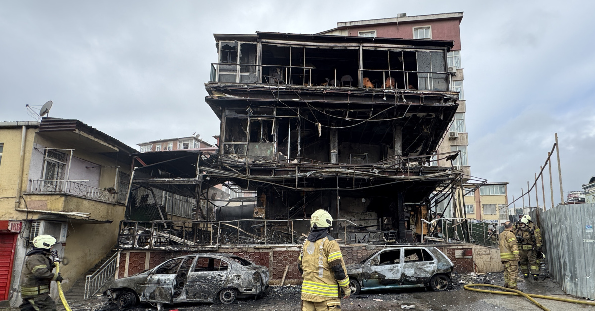 Korkutan yangın… 1 kişi mahsur kaldı!