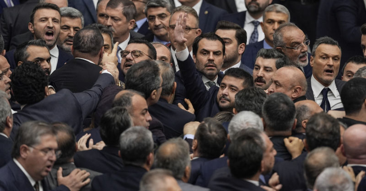 Meclis’te kavga! Vekiller birbirine girdi