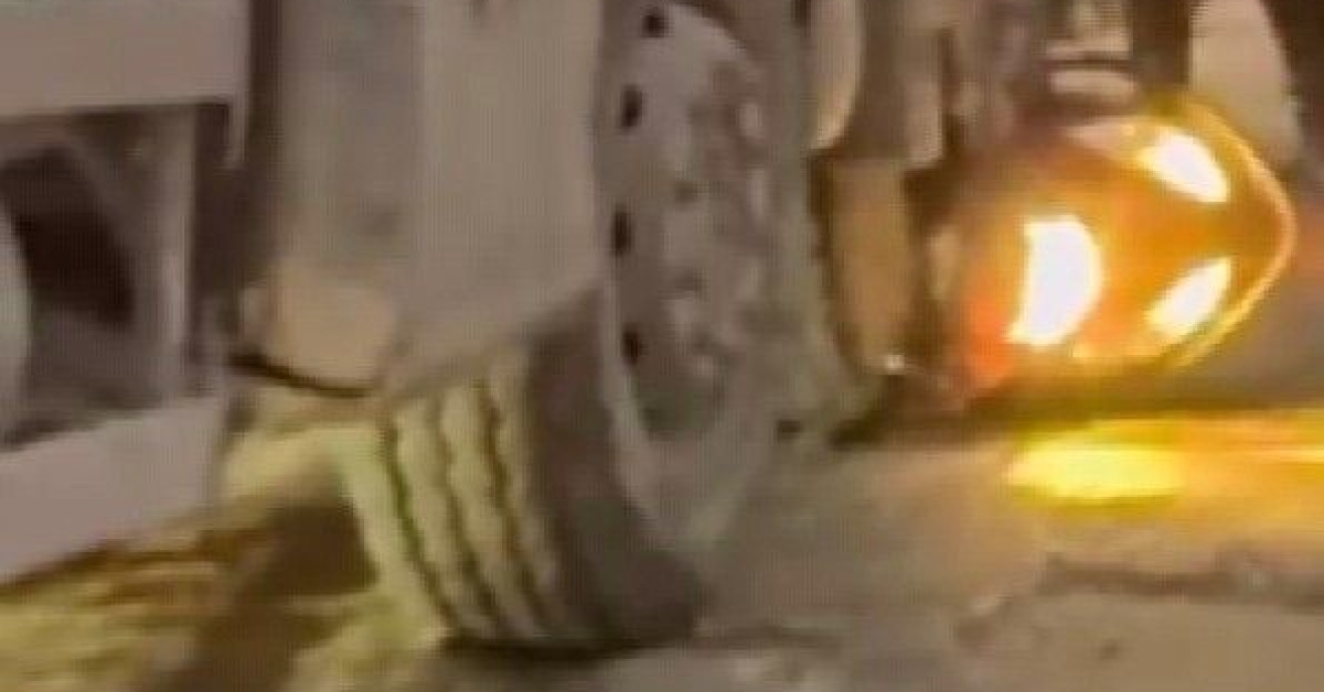 Mikserin altında kaldı