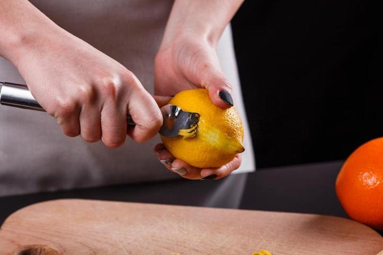 Mutfakta ferahlık, ciltte peeling etkisi! Limon kabukları bakın ne işe yarıyormuş