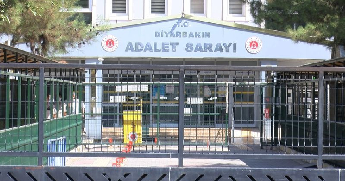 Öldürüp boş araziye gömdü