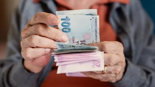 son-dakika-ssk-ve-bag-kurlular-icin-yeni-zam-orani-emekli-taban-ayligi-icin-hesap-tablosu-1764732903772.jpeg