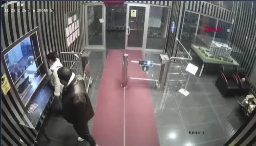 SON DAKİKA… Sosyal medyadan tanıştığı kadın kabusu yaşattı: Gittiği evde telefon, cüzdan ve kredi kartı…