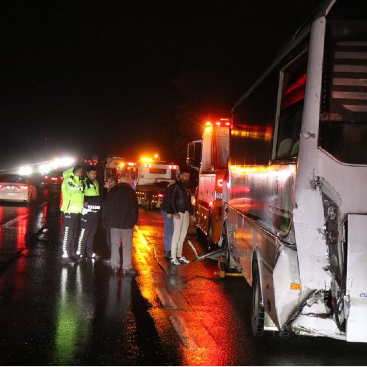 Sakarya’da zincirleme kaza: 12 yaralı