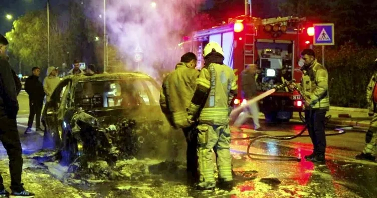 Seyir halindeki otomobil alev topuna döndü