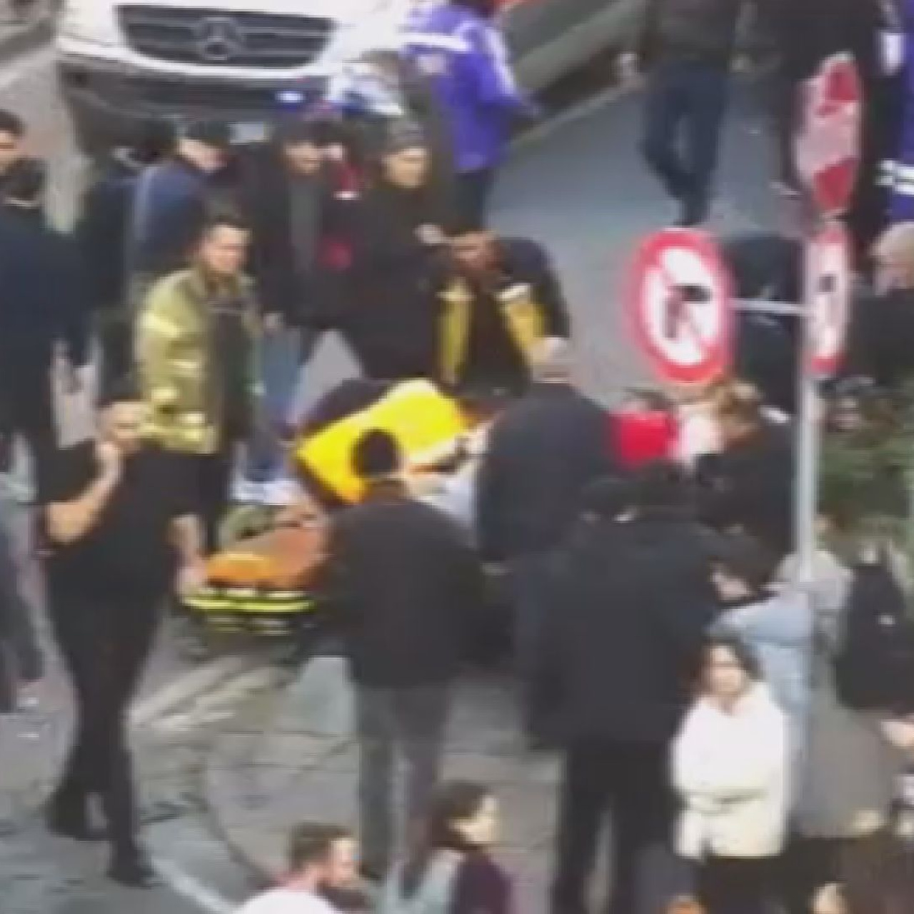 Şişli’de can pazarı! Yayalara çarptı!