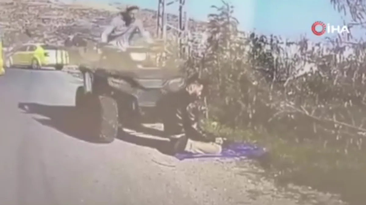 Siyonist zulüm! Batı Şeria’da namaz kılan Filistinlinin üzerine ATV sürdü