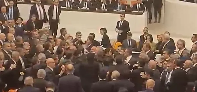 TBMM bütçe görüşmelerinde gerilim! Milletvekilleri yumruk yumruğa birbirine girdi