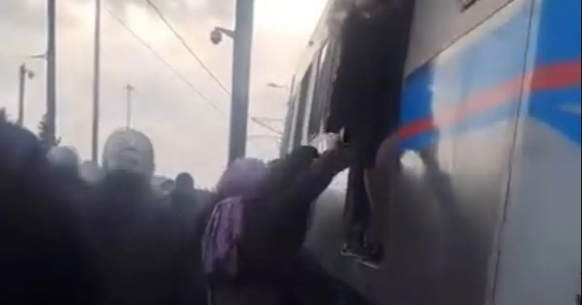 Topkapı’da tramvay raydan çıktı