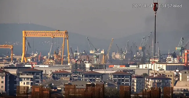 Tuzla’da 6 katlı gemide yangın