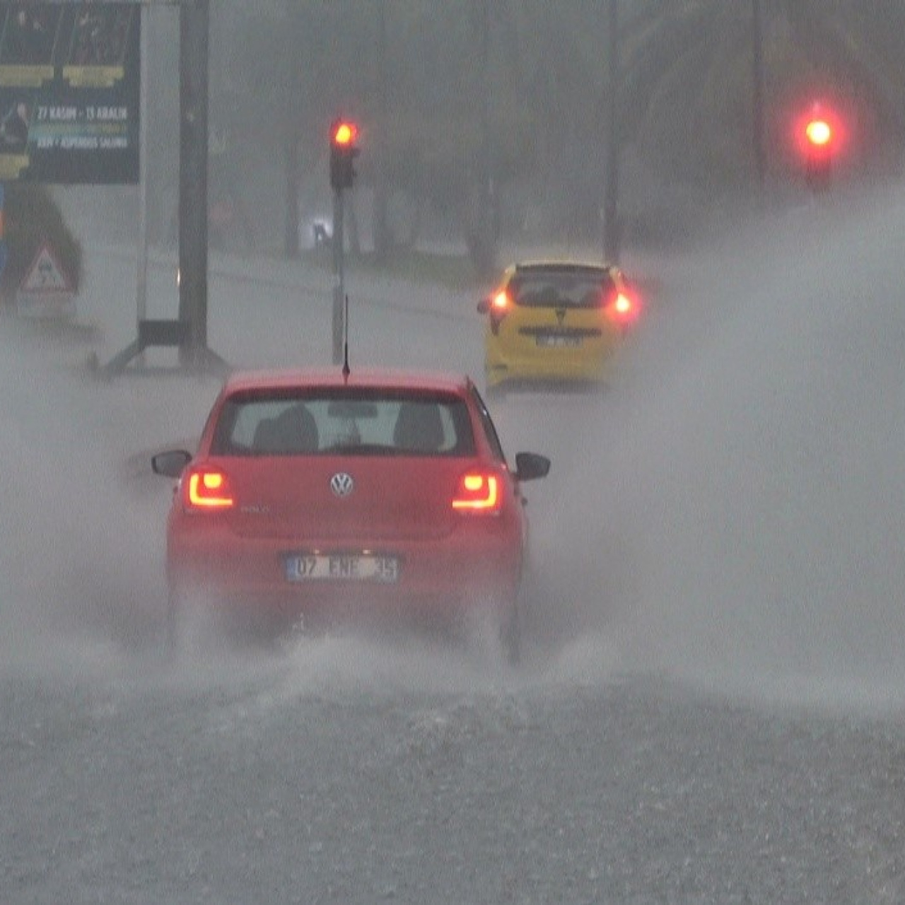 Yerel şiddetli sağanak! Sel ve su baskını riski!