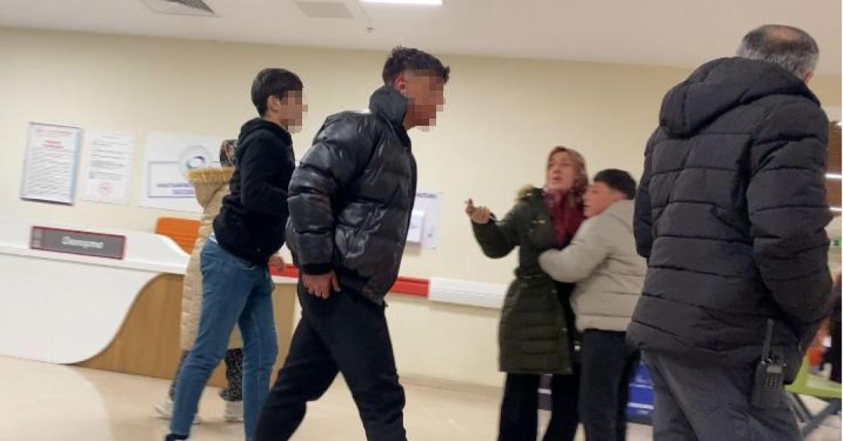 17 yaşındaki gençler birbirine girdi! 2 yaralı